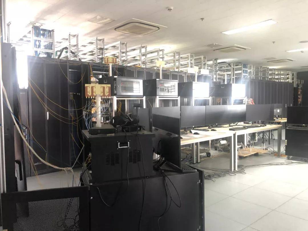 HSN超速链与嘉兰资本一行参访东南大学移动通信系统研究部